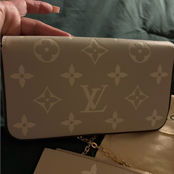 Louis Vuitton Gray Silver Mini Bag with Elegant Design - Picture 6 of 7